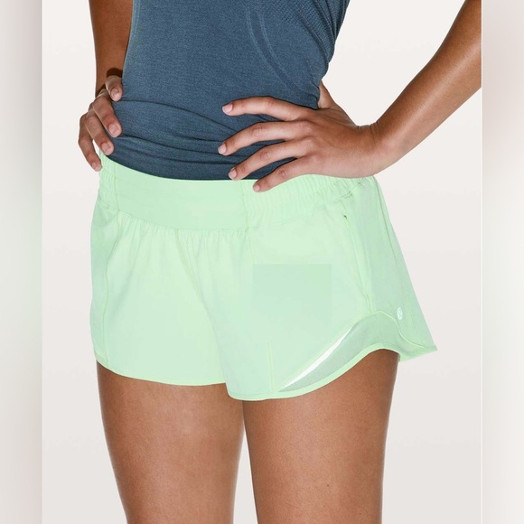 Lululemon Hotty hot short 2.5” - Picture 4 of 5